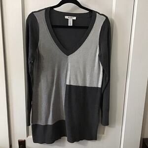 WHBM V-neck Long Pullover Gray Color Blocked Sweater Medium